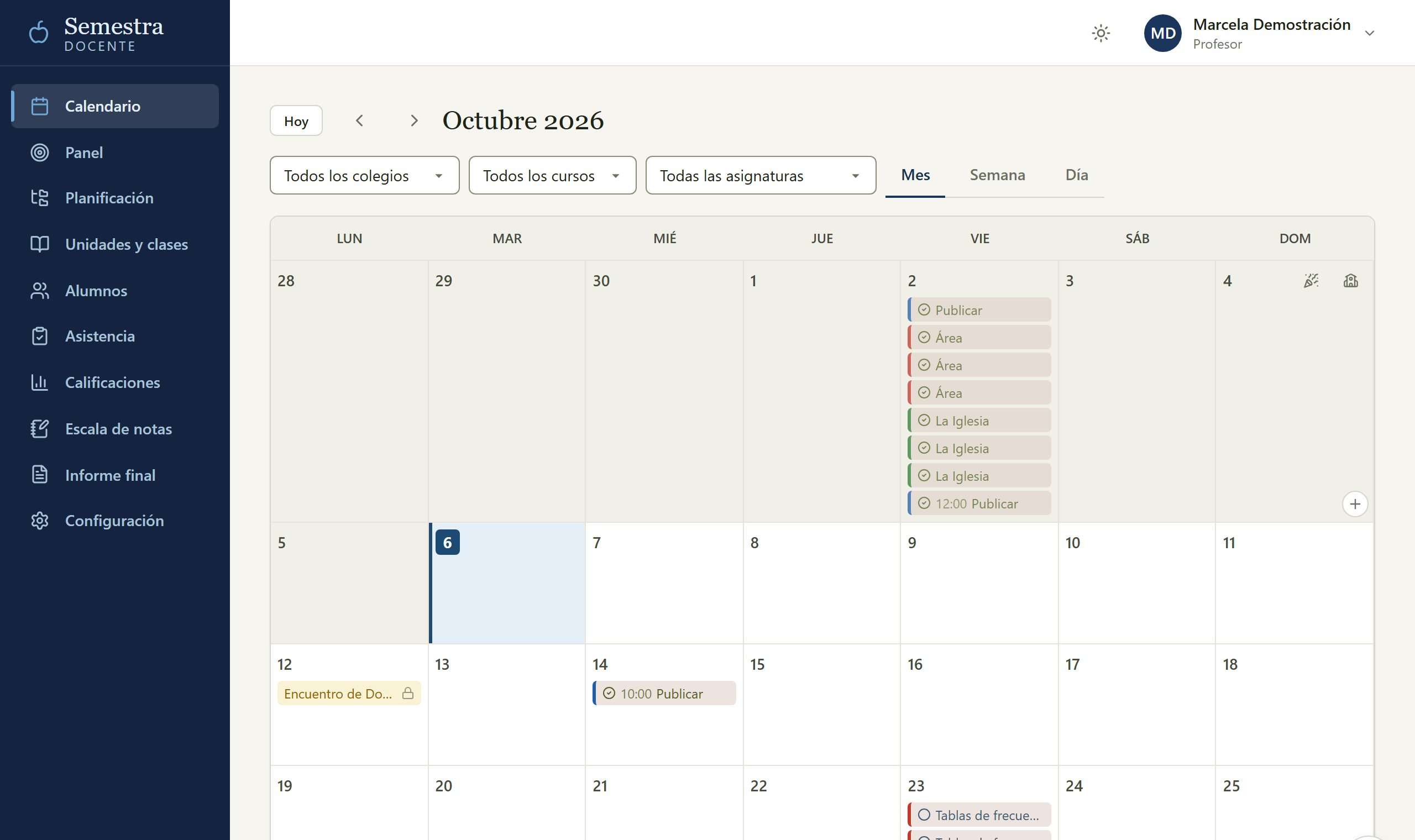 Calendario mensual de clases con las asignaturas de cada día y su color por establecimiento